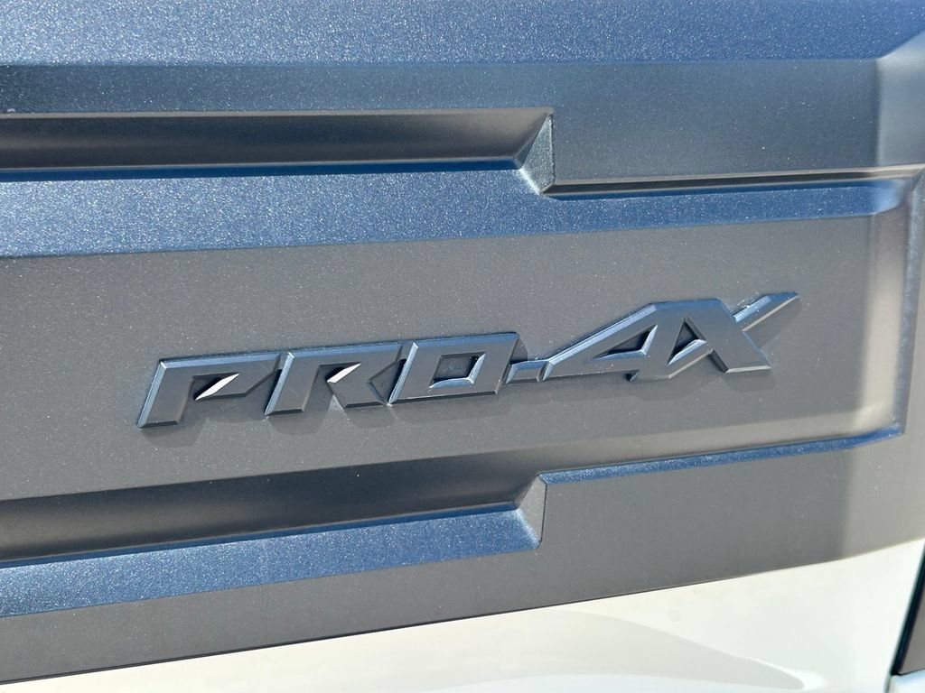 Used 2026 Nissan Frontier PRO-4X AWD/4WD image 12