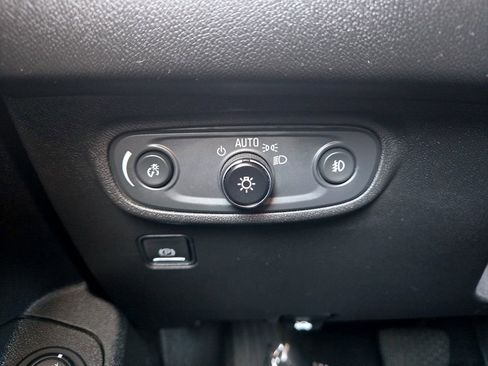 Used 2023 GMC Terrain SLT image 21