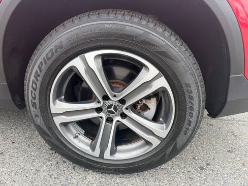 Used 2019 Mercedes-Benz GLC 300 4MATIC image 13