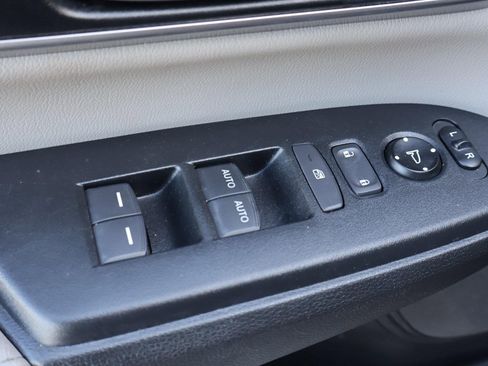 Used 2018 Honda CR-V Touring image 11