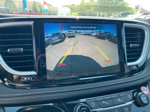 Used 2026 Chrysler Pacifica Limited FWD image 24