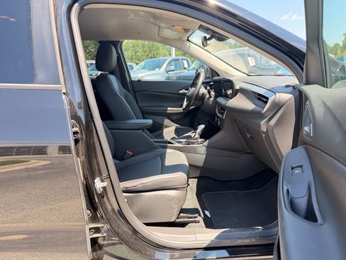 Used 2025 Buick Encore GX Preferred AWD/4WD image 32