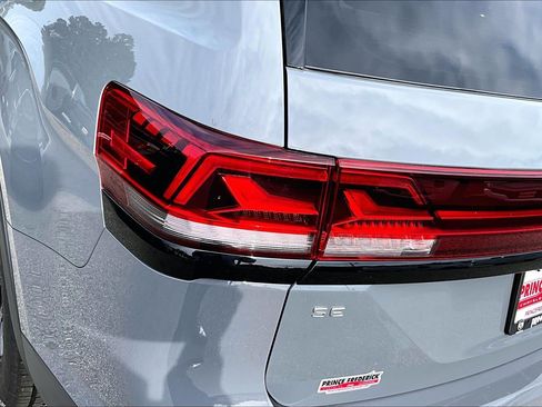 Used 2025 Volkswagen Atlas Peak Edition SE AWD/4WD image 26