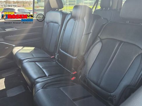 Used 2024 Jeep Wagoneer L Series II w/ Flexible Seating Group AWD/4WD image 27