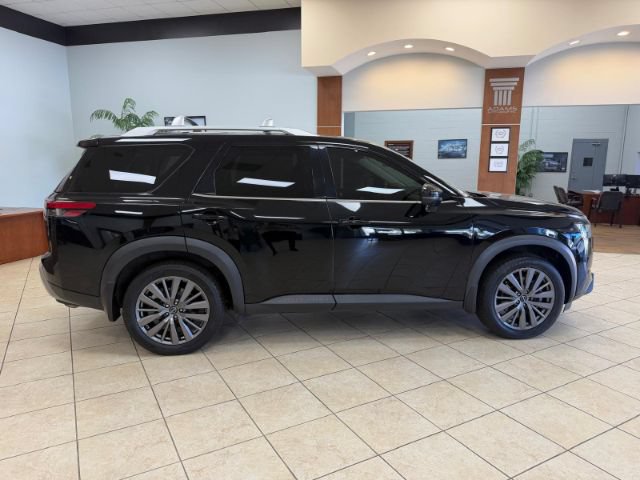 Used 2023 Nissan Pathfinder SL w/ SL Premium Package AWD/4WD image 9