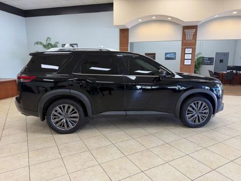 Used 2023 Nissan Pathfinder SL w/ SL Premium Package AWD/4WD image 9