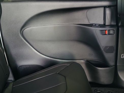 New 2026 Chrysler Pacifica Select FWD image 13