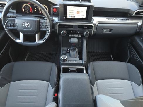 Used 2025 Toyota Tacoma TRD Off-Road AWD/4WD image 12
