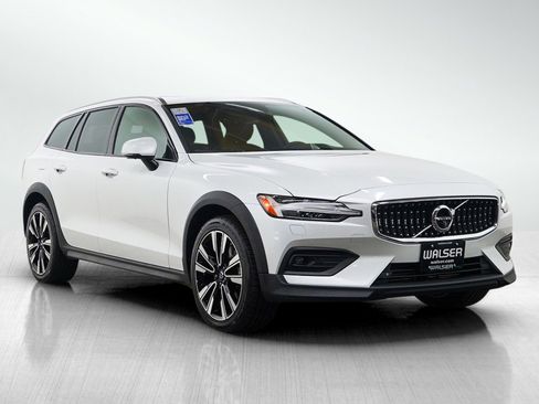 Used 2020 Volvo V60 T5 Cross Country AWD/4WD image 7