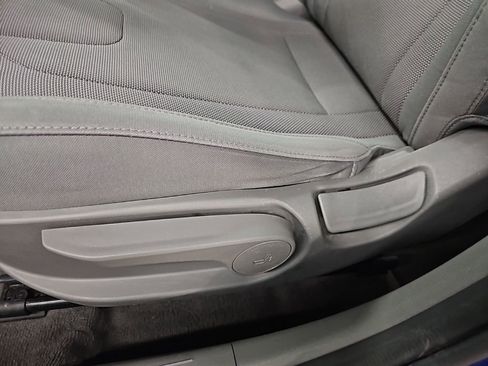 Used 2021 Hyundai Elantra SE image 11