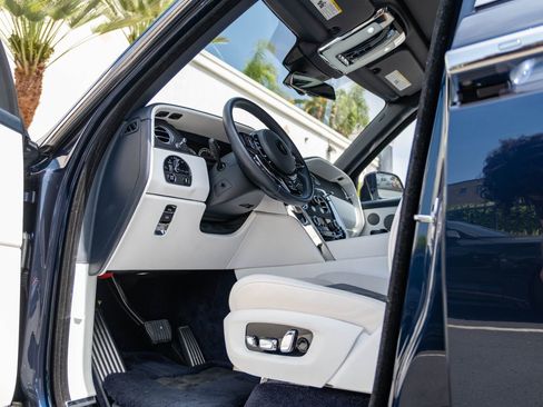 Used 2019 Rolls-Royce Cullinan image 24