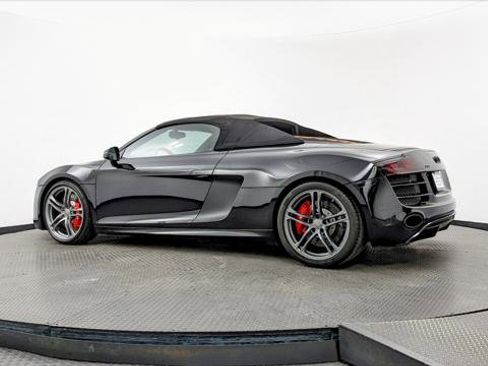 Used 2011 Audi R8 V10 w/ Enhanced Leather Pkg image 26