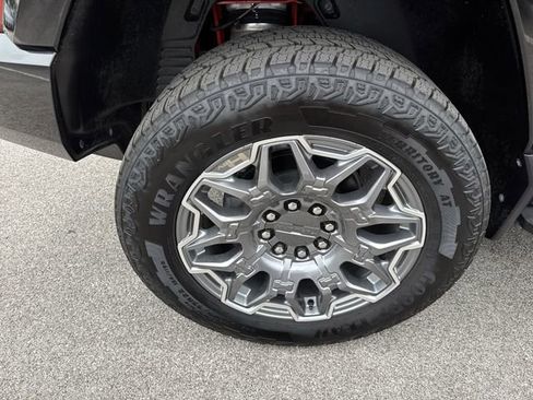 Used 2026 GMC Hummer EV SUV AWD/4WD image 32