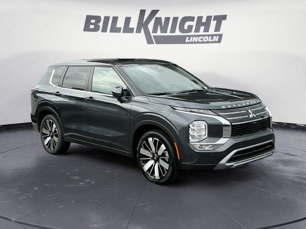 Used 2025 Mitsubishi Outlander SE FWD image 1