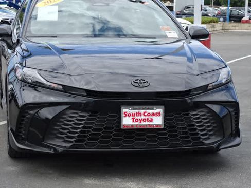 Certified 2025 Toyota Camry SE FWD image 4