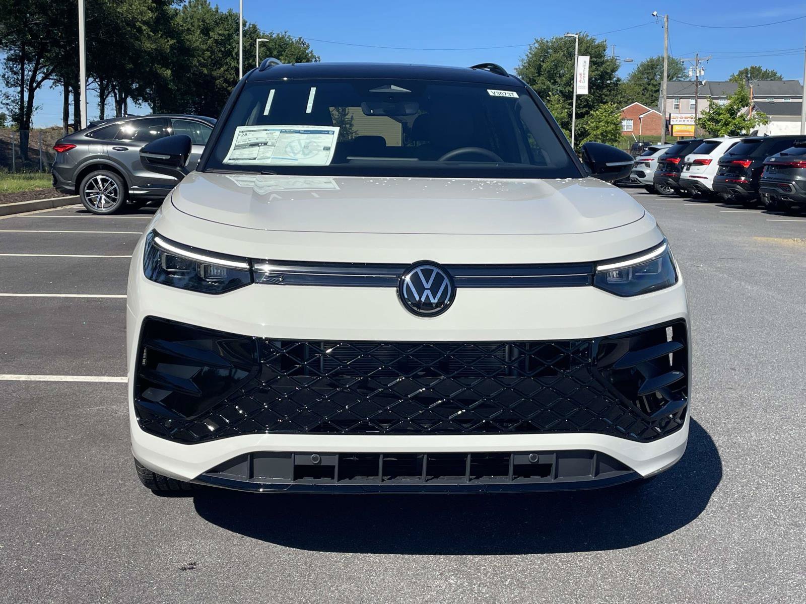 New 2026 Volkswagen Tiguan SE R-Line FWD image 2