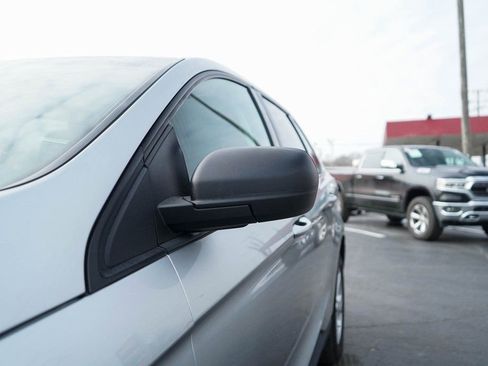 Used 2020 Ford Edge SE image 34