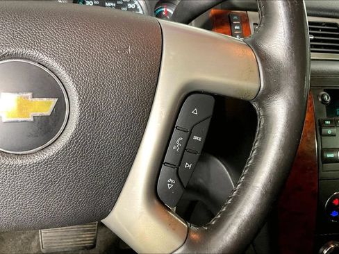 Used 2014 Chevrolet Suburban LT RWD image 24