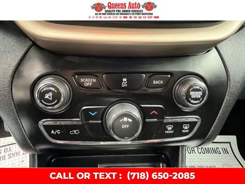Used 2017 Jeep Cherokee Latitude w/ Comfort & Sound Group image 17