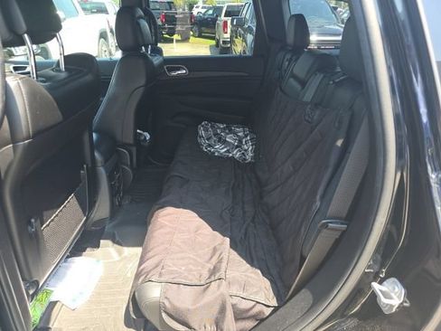 Used 2020 Jeep Grand Cherokee Altitude RWD image 8