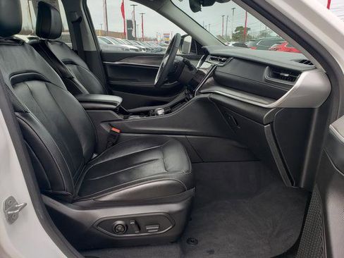 Used 2023 Jeep Grand Cherokee Limited image 18