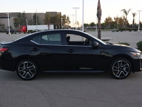 New 2025 Nissan Sentra SR image 3