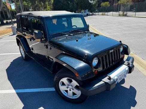 Used 2012 Jeep Wrangler Unlimited Sahara AWD/4WD image 31
