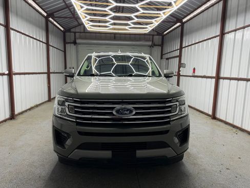 Used 2019 Ford Expedition XLT w/ Equipment Group 202A RWD image 2