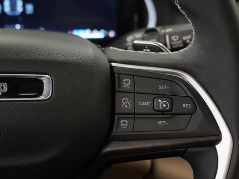 Certified 2025 Jeep Grand Cherokee Limited AWD/4WD image 41