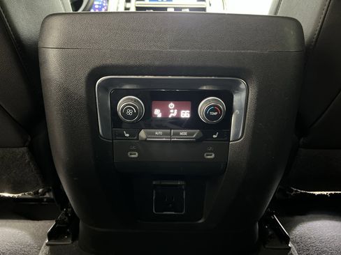 Used 2023 Chevrolet Suburban Premier image 19