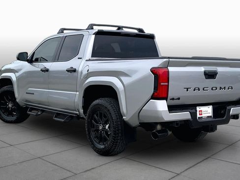 Certified 2025 Toyota Tacoma SR5 AWD/4WD image 12