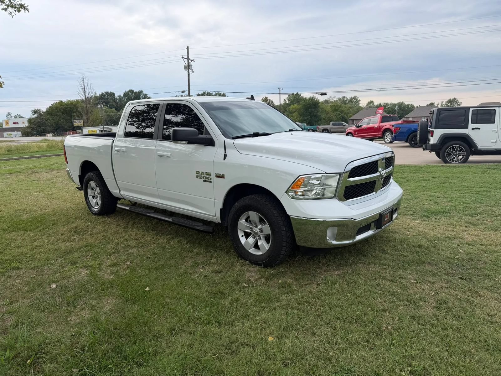 Used 2020 RAM 1500 Classic SLT w/ Luxury Group AWD/4WD image 3