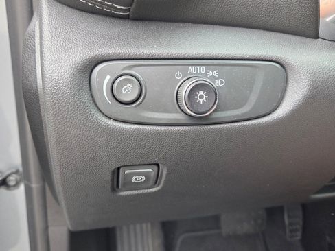 Used 2025 Chevrolet Blazer LT FWD image 28