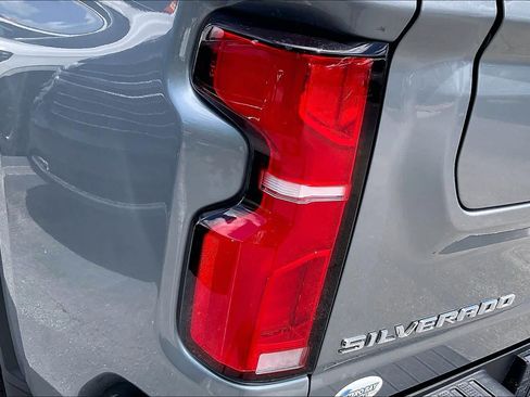 Used 2025 Chevrolet Silverado 2500 High Country w/ Technology Package AWD/4WD image 27