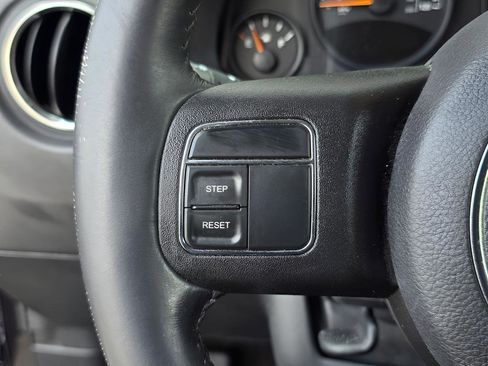 Used 2016 Jeep Patriot Latitude image 24