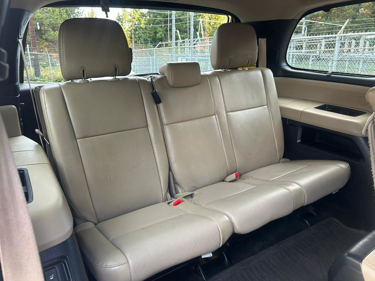 Used 2014 Toyota Sequoia Platinum w/ Preferred Accessory Package AWD/4WD image 15