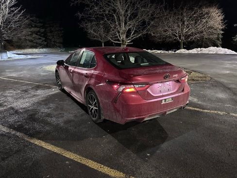 Used 2024 Toyota Camry SE image 5
