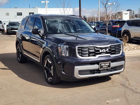 Used 2025 Kia Telluride S image 3