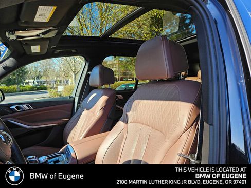 Used 2020 BMW X5 M50i image 25