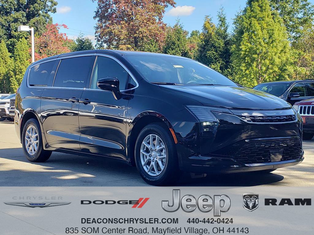 New 2027 Chrysler Pacifica Select FWD image 1