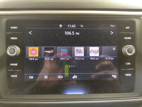 Used 2020 Volkswagen Atlas Cross Sport SE w/ Panoramic Sunroof Package image 25