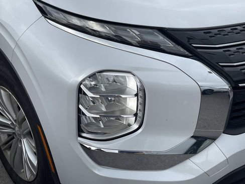 Used 2024 Mitsubishi Outlander ES FWD image 7