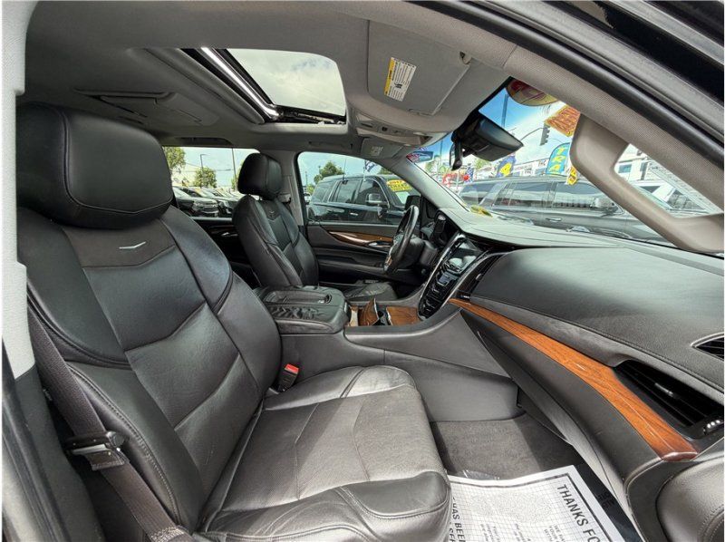 Used 2016 Cadillac Escalade ESV Luxury AWD/4WD image 37