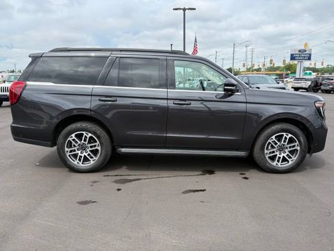Used 2025 Ford Expedition Active AWD/4WD image 9