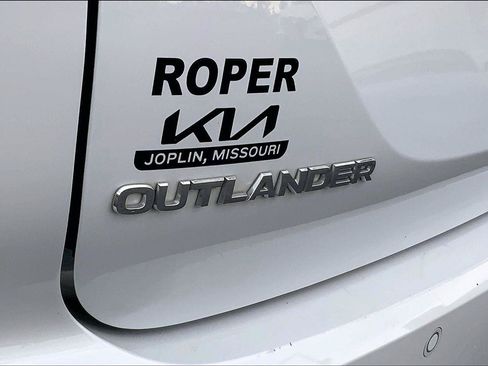 Used 2023 Mitsubishi Outlander SE AWD/4WD image 8