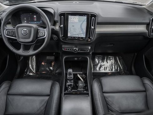 Certified 2023 Volvo XC40 B5 Plus w/ Protection Package Premier image 21