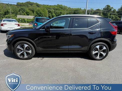 Used 2025 Volvo XC40 B5 Core w/ Protection Package Premier AWD/4WD image 5