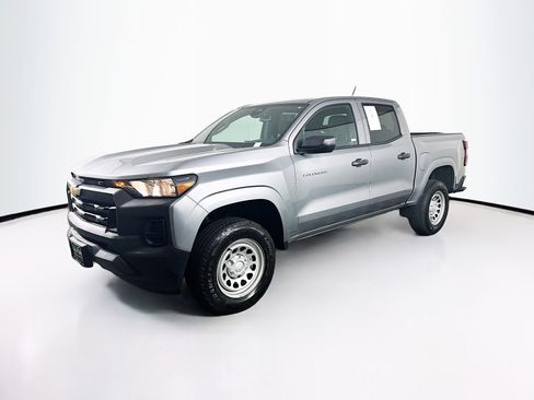 Used 2024 Chevrolet Colorado W/T image 3