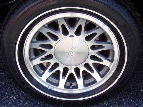 Used 2002 Lincoln Town Car Signature RWD image 20