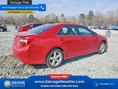 Used 2014 Toyota Camry SE w/ Moonroof Package FWD image 4